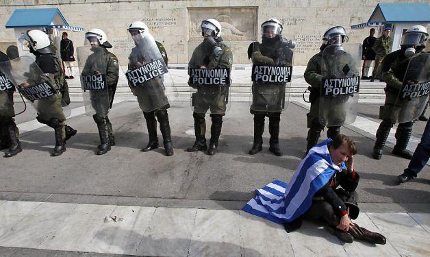 Les manifestations de jeunes grecs font l'objet d'une répression féroce, dont on ne parle pas dans les médias européistes français.