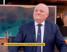 François Asselineau est l'invité d'Alix Bouilhaguet dans la matinale de franceinfo