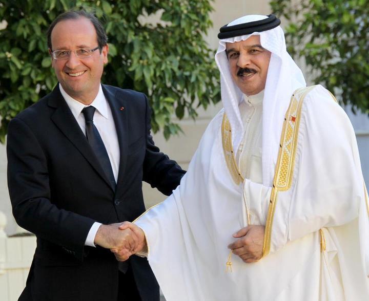  7 août 2012 : François Hollande reçoit chaleureusement le roi du Bahreïn à l’Élysée